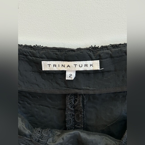 Trina Turk Eyelet Lace Appliqué Scalloped Shorts Black
Pockets Women's Size 2 - Picture 9 of 12